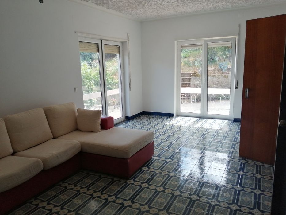 Andar de Moradia T3 c/ garagem na zona do Arrabal