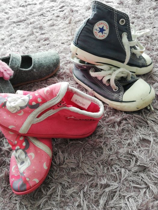 2 pares de chinelos menina
