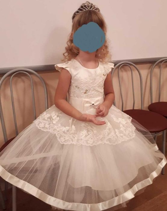 Платье нарядное на девочку 110-116