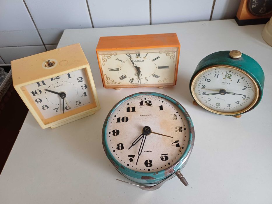 часы будильники времен СССР