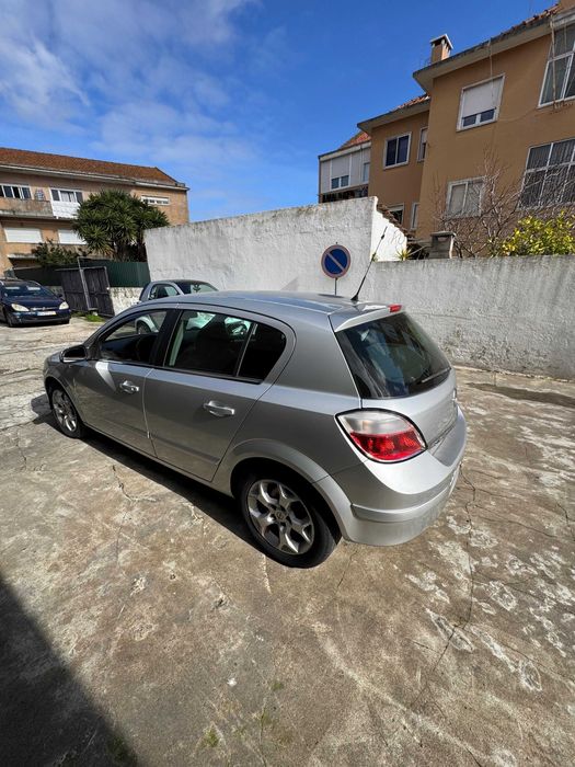 Opel Astra em bom estado.