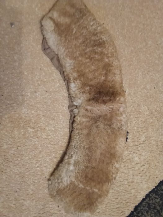 Продам воротник и кусочки каракуля