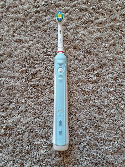 Szczoteczka elektryczna do ręków Oral B Braun