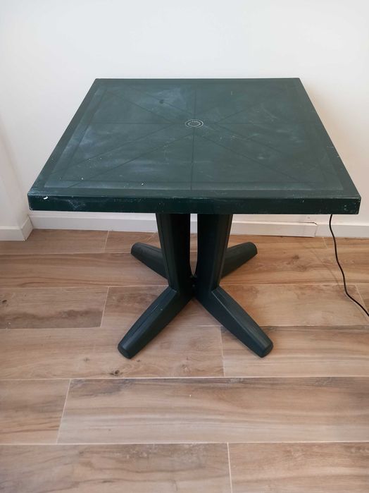 mesa de plastico verde quadrada super resistente
