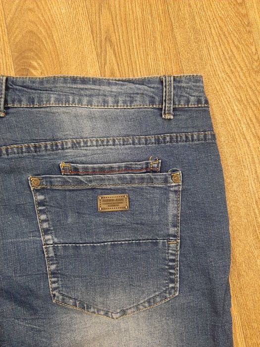 Продам джинсовые шорты