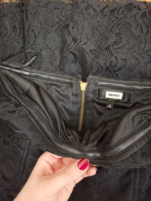 Sukienka czarna koronkowa mini