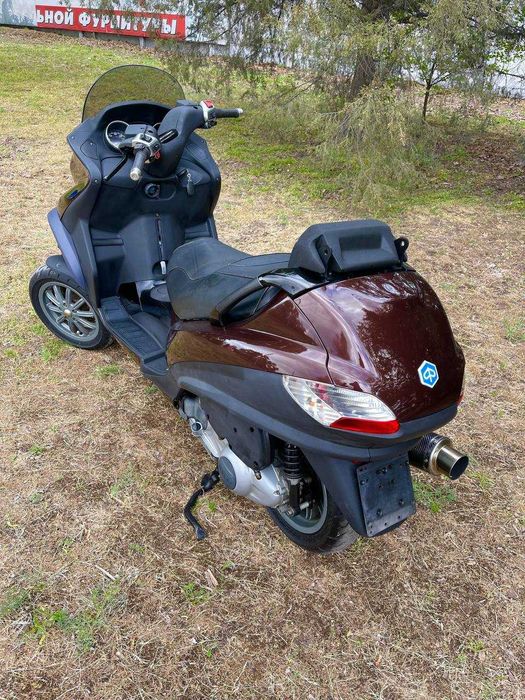 Трицикл PIAGGIO MP3 250RL