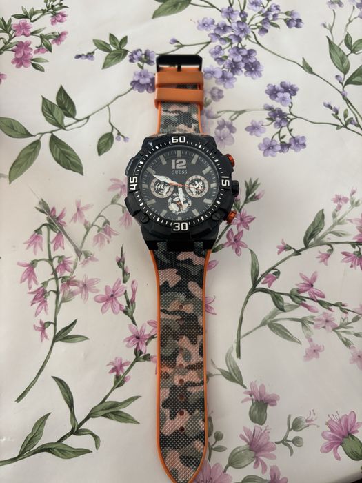 Часы GUESS GW0264