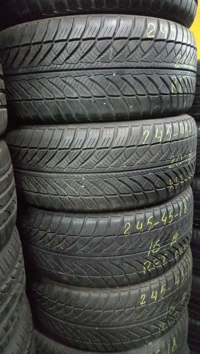 245/45/18 Goodyear UltraGrip 8 Performance 100V XL MOE ROF