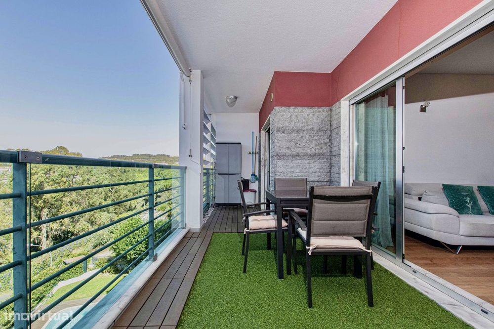 T3 com vista sobre o Jamor, box de 58 m² e condomínio com piscina