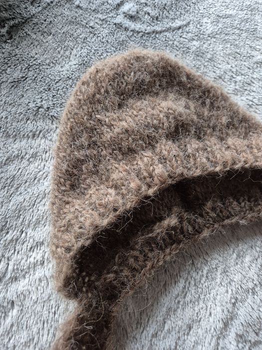 Wełniana bonetka nugat