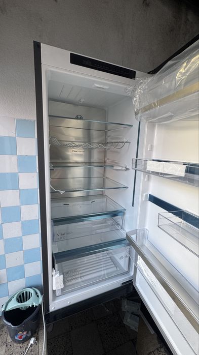 Frigorífico Combinado BOSCH KGN39LBCF (No Frost - 203 cm - 363 L - Vidro Preto