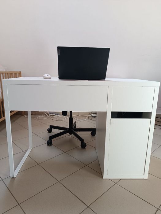 Стіл IKEA MICKE (5 шт) та стільці (6 шт)