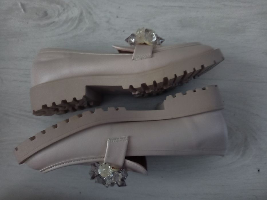 Buty zdobiona kryształkami