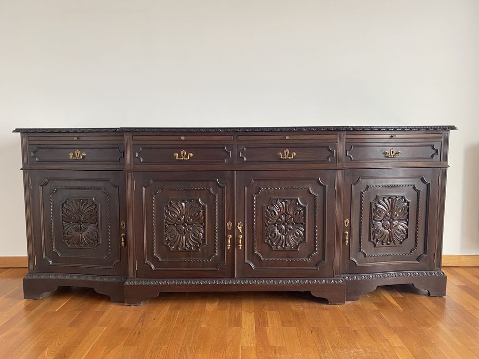 Classic-style solid wood sideboard