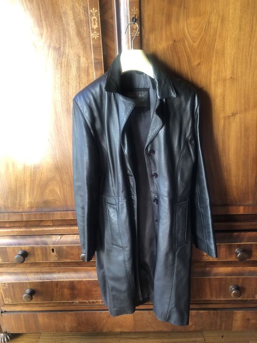 Casco em couro comprido