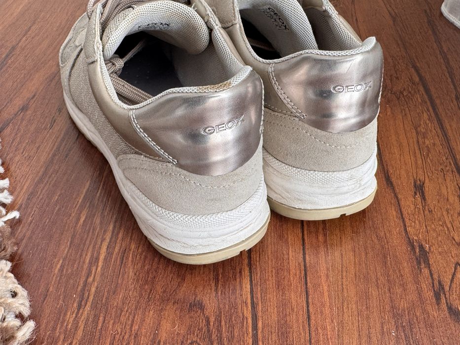 Кросівки жіночі Geox