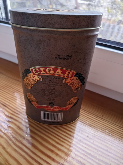 Продам металеву коробку для чоловічої туалетної води Cigar