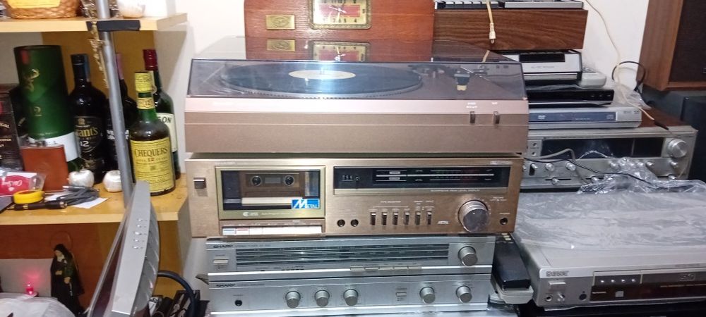 Radio gira discos cassetes amplificador SHARP