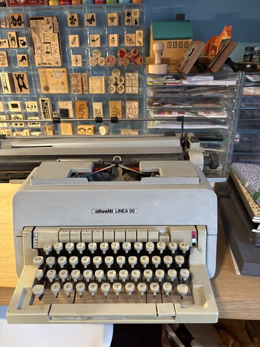 Maquina de escrever olivetti linea 88