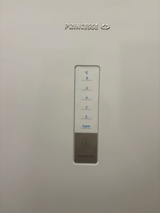 Frigorífico em excelentes condições pra sair rápido!!!