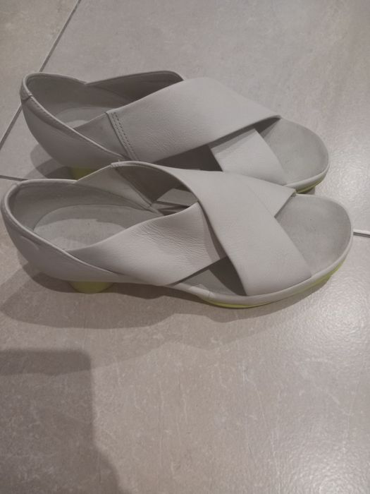 2 pares de Sandálias Camper