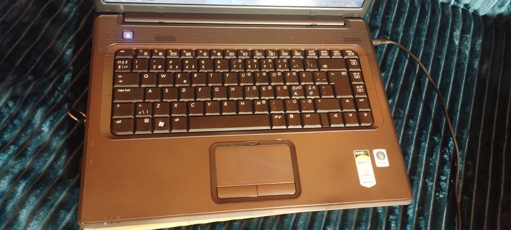 Laptop HP Presario F500