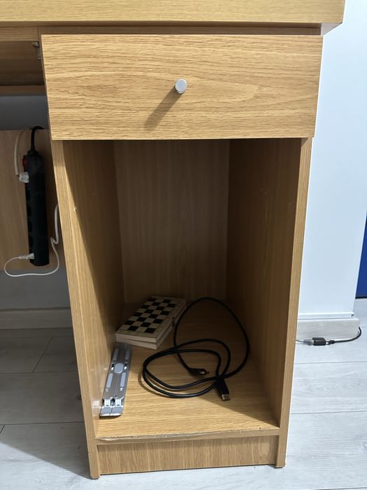 Mesa/secretária para quarto