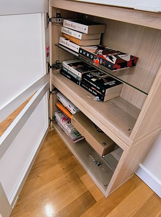 IKEA BESTA szafka wiszaca, szklany front, stan BDB, 60x38x22