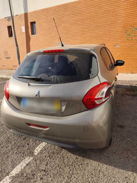 Carro Peugeot 208