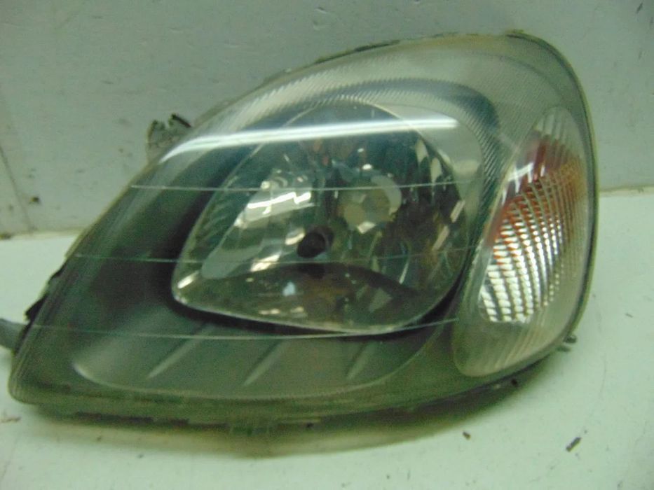 Toyota Yaris farol