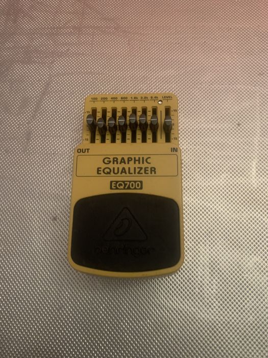 Pedal equalizador Behringer