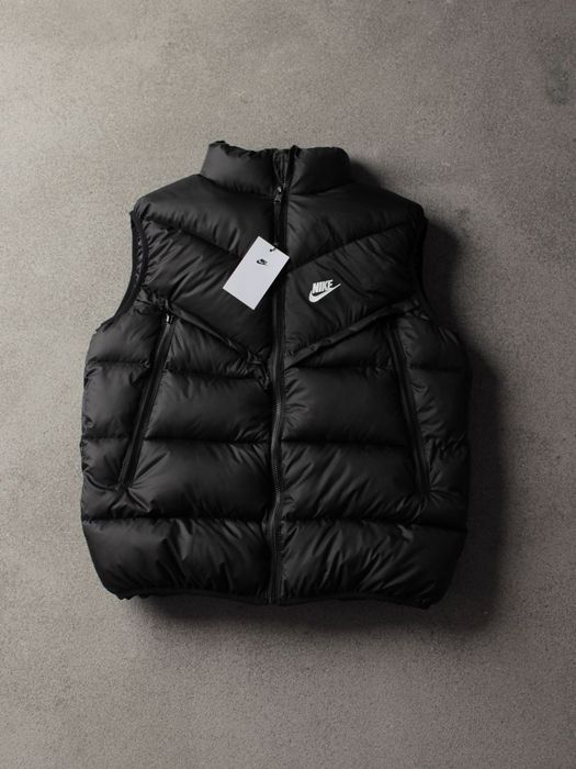 Чоловіча жилетка Nike Storm-FIT Windrunner чорна, жилет Найк осінь