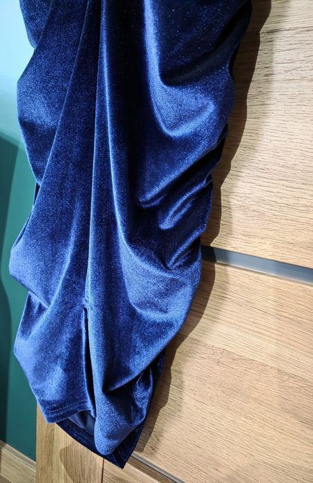 Lipsy Bardot dopasowana sukienka w kolano