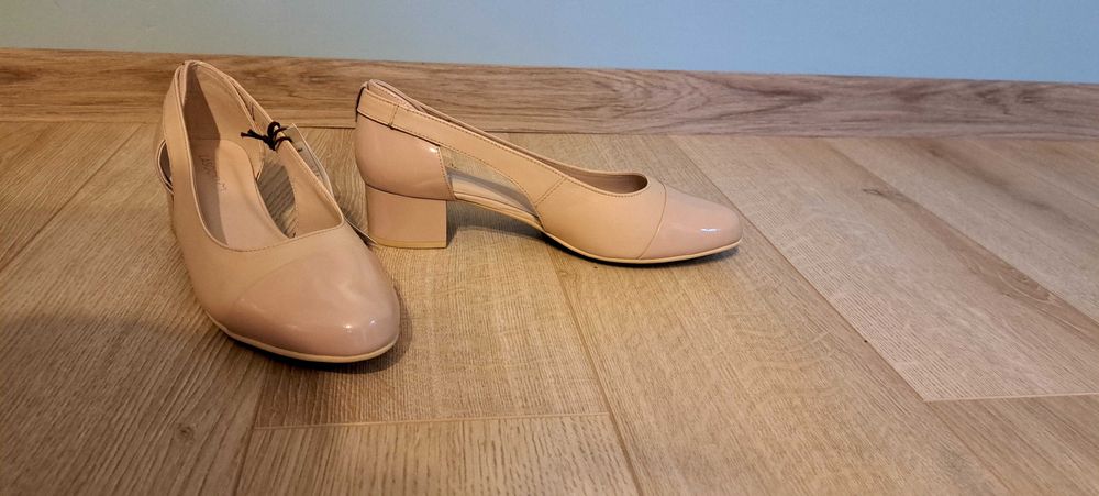 Czółenka skóra lasocki 38