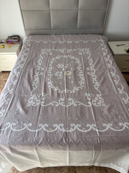 Colcha de casal organdy e algodão bordada à mão da madeira 230x268 com cores pastel