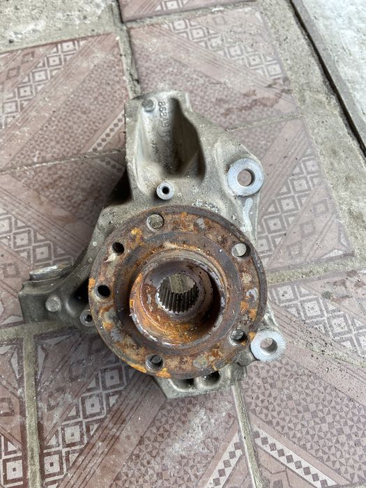 Цапфа/правий поворотний кулак Chrysler 200 2014-2016