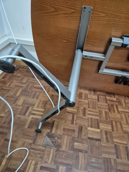 Mesa de escritório em bom estado