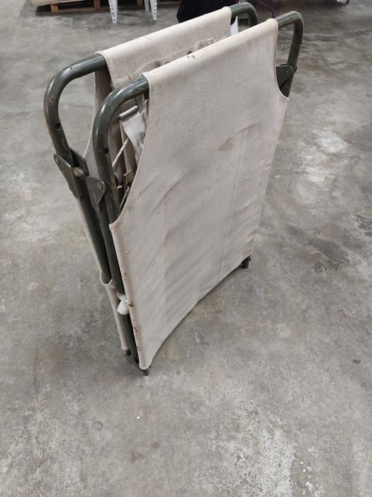 Cama dobrável militar