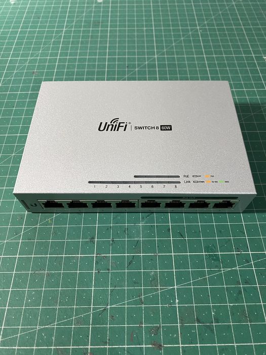 Ubiquiti UniFi Switch 8