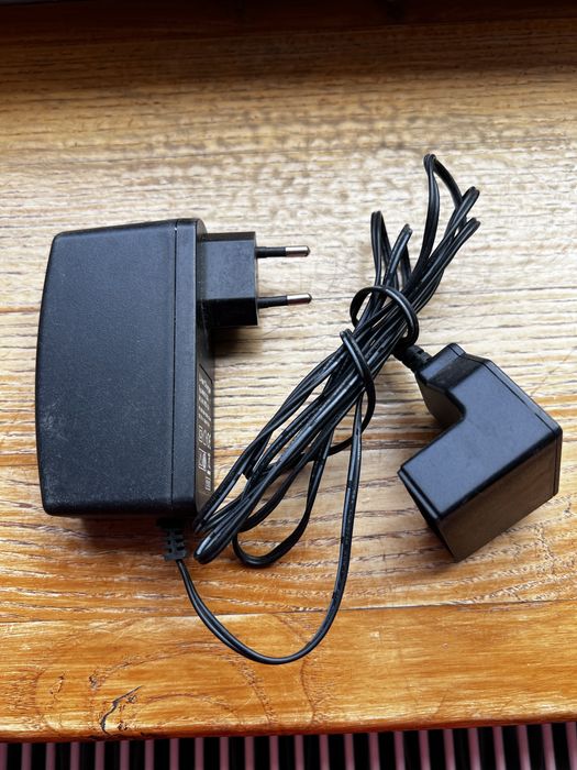 Ładowarka do akumulatora kosiarki gardena 36v