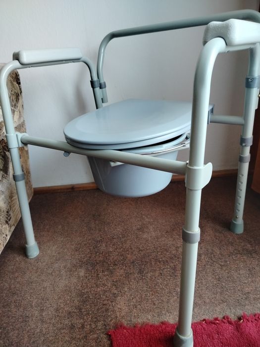 Krzesełko toaletowe, oddam za darmo.