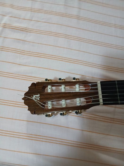 Guitarra Clássica Alhambra 5P e 1C,  a 5P com saco e  1C.