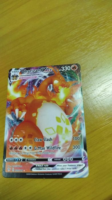 Carta de pokémon do charizerd VMAX