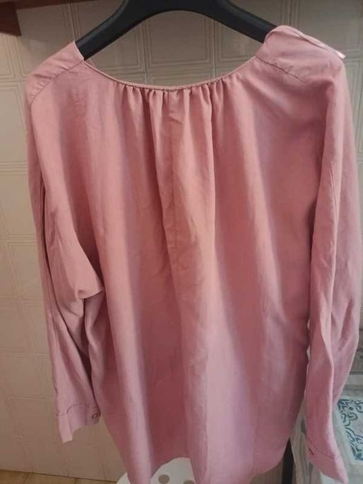 Blusa Zara. Com botões, e manga compridas parciais