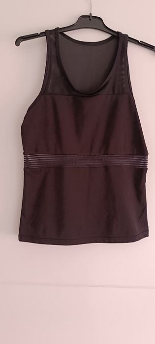 Blusa preta sem mangas tamanho S. Usada