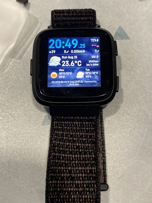 Fitbit Versa смарт часы