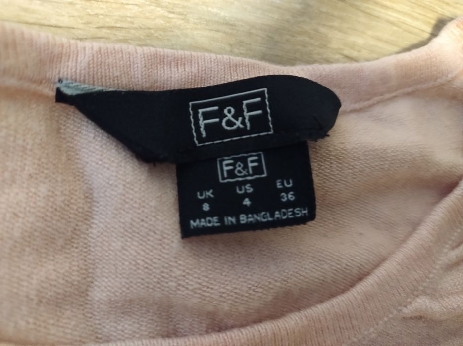 Sweter pudrowy róż F&F