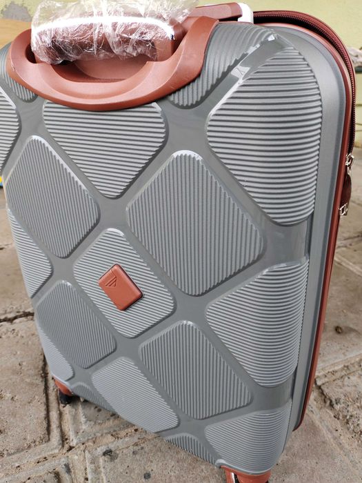 Продам дорожню валізу