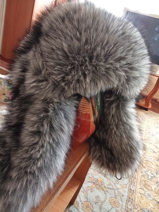 Шикарна жіноча шапка